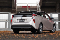 稲妻のような形状のリアコンビランプが目を引く。