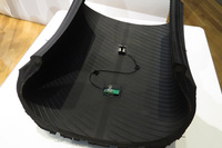 タイヤ内に設置されたセンサーユニット。路面状態判別技術の実用化に際しては、情報の解析や識別のアルゴリズムの高度化に加え、センサーユニットの小型化や耐久性の向上も課題だったという。