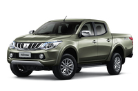 新型「三菱トライトン」
    