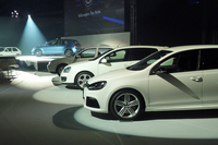 7代目の発表会場に飾られた、歴代「フォルクスワーゲン・ゴルフ」。
    