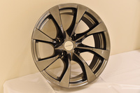 市販車には、鍛造フル切削工法で製作される16インチの専用アルミホイールが装着されるという。