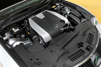 搭載されるエンジンは3.5リッターV6。318psと38.7kgmを発生する。