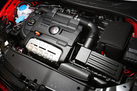 コンフォートラインに搭載される、1.4リッター直噴ターボ＋スーパーチャージャーユニット。