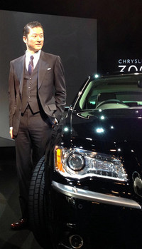 クライスラーの日本におけるブランドアンバサダーの浅野忠信氏。