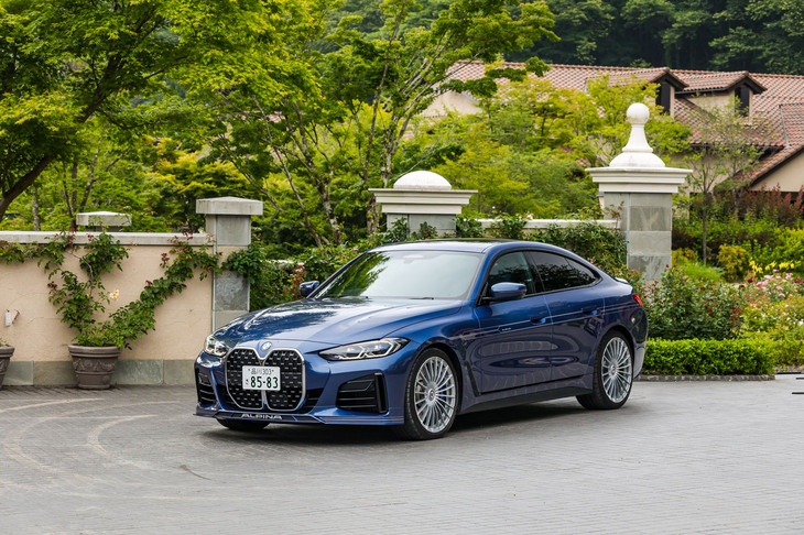 「BMW 4シリーズ グランクーペ」をベースにアルピナが特別仕立てを施した「D4 Sグランクーペ」。ガソリンエンジン版の「B4グランクーペ」もラインナップされる。