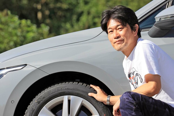 今回、「エヌブルー4シーズン」を試した山田弘樹氏。ワンメイクレースやスーパー耐久に参戦経験を持つ、実践派のモータージャーナリストだ。動力性能や運動性能、およびそれらに関連するメカニズムの批評を得意としている。