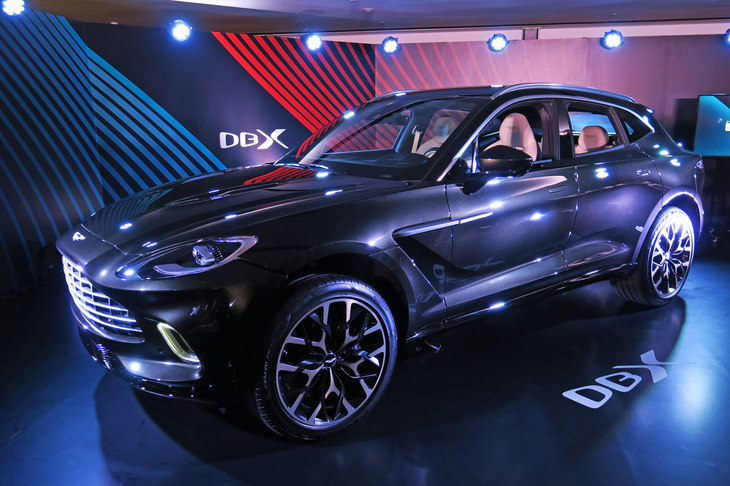 アストンマーティンDBX（エクステリア）