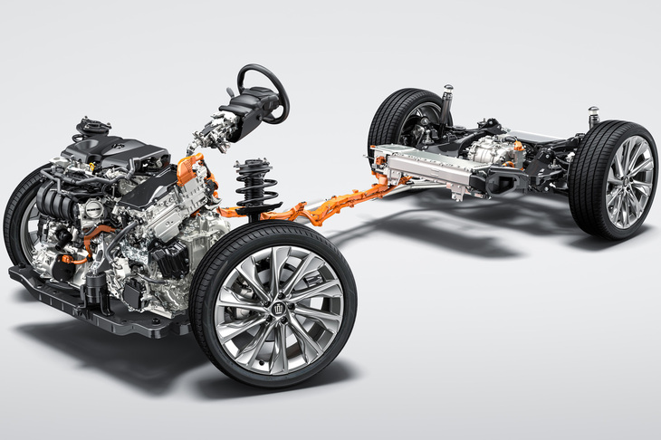 2.5リッター「シリーズパラレルハイブリッド」のパワートレイン。新型「クラウン」の駆動システムは、パワートレインの種類にかかわらずリアに後輪用モーターを搭載した電動4WDとなる。