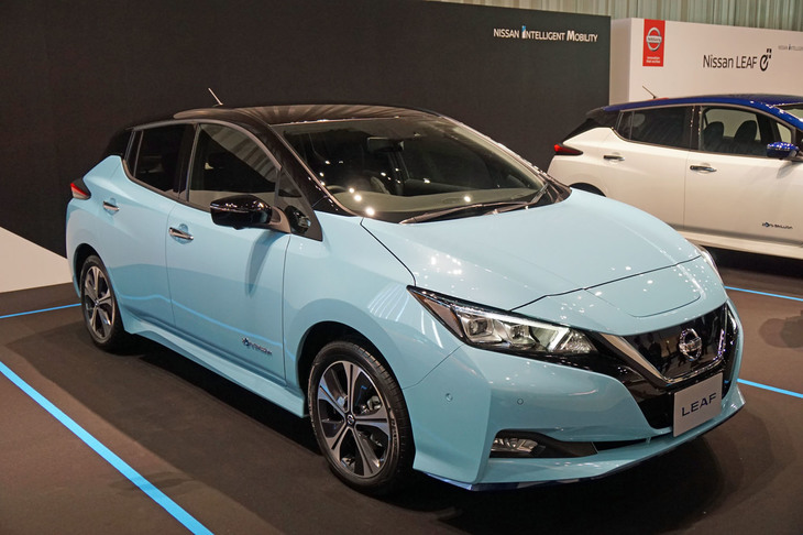 こちらは「チャイナブルー／スーパーブラック」の2トーンカラー。