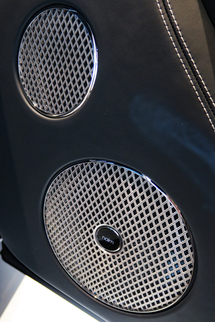 ベントレー・ベンテイガ ハイブリッド（スピーカー）