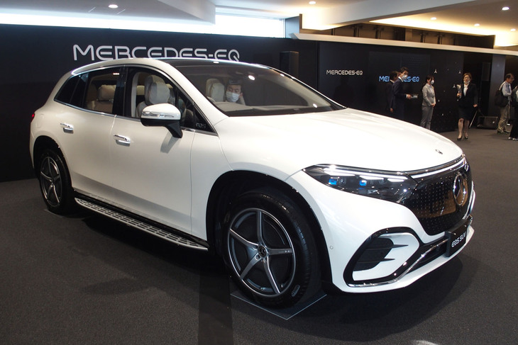 メルセデス・ベンツEQS450 4MATIC SUV（フロントビュー）