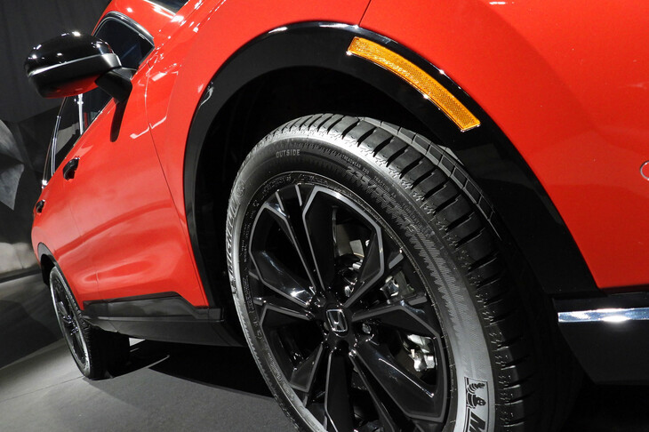 ホンダCR-V e：HEV RSブラックエディション（フェンダーアーチモール）