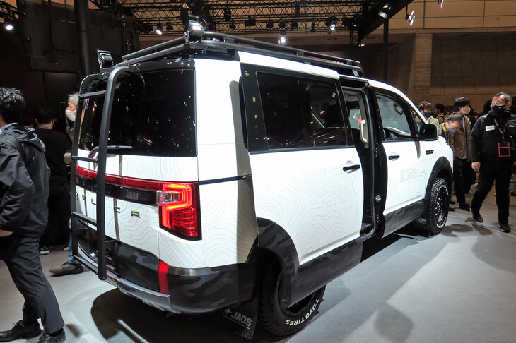 三菱デリカD：5 SNOW SURVIVOR