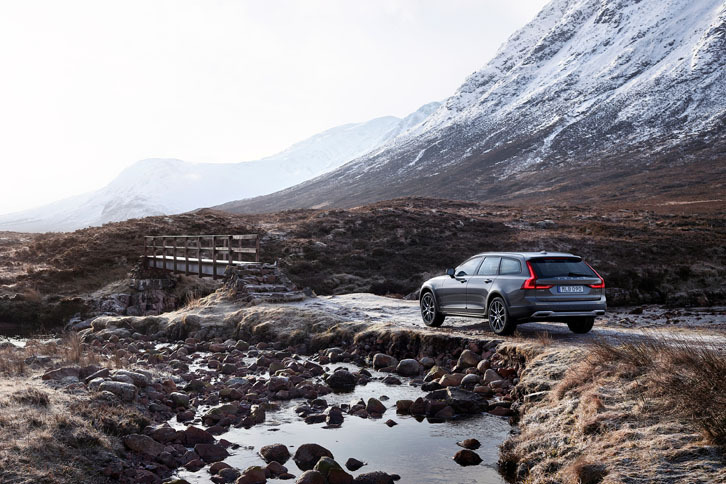 ボルボV90クロスカントリー