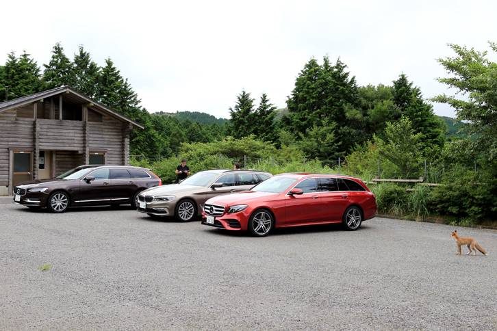 Eセグメントワゴンの代表である「メルセデス・ベンツEクラス」、「BMW 5シリーズ」、そして「ボルボV90」。スタイリッシュな3台からベストを選びます。（photo：荒川正幸）