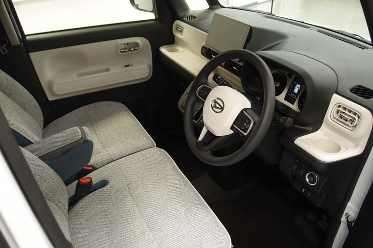 ダイハツ・ムーヴ キャンバス ストライプス（インテリア）