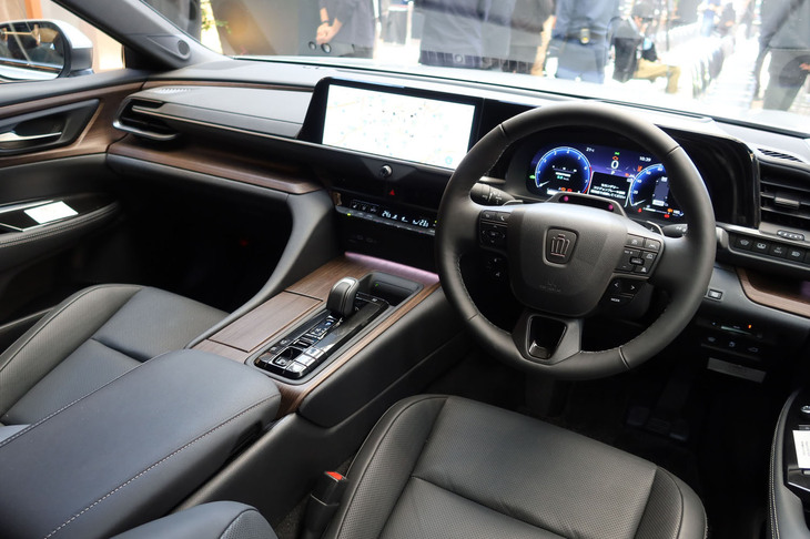 トヨタ・クラウン セダン（インテリア）