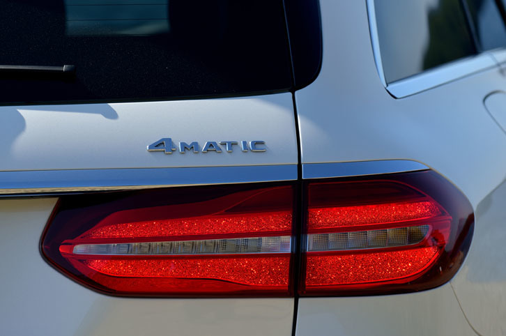 リアコンビランプには、細かな粒子がキラキラと輝くように見えるデザイン手法が採用されている。