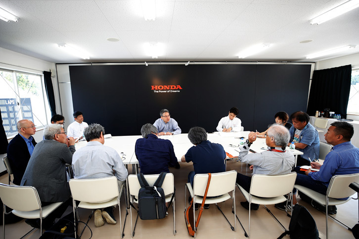 2017年5月23日に開催されたプロトタイプ試乗会「シビックデー」では、開発者を囲んでのグループインタビューが行われた。
	 