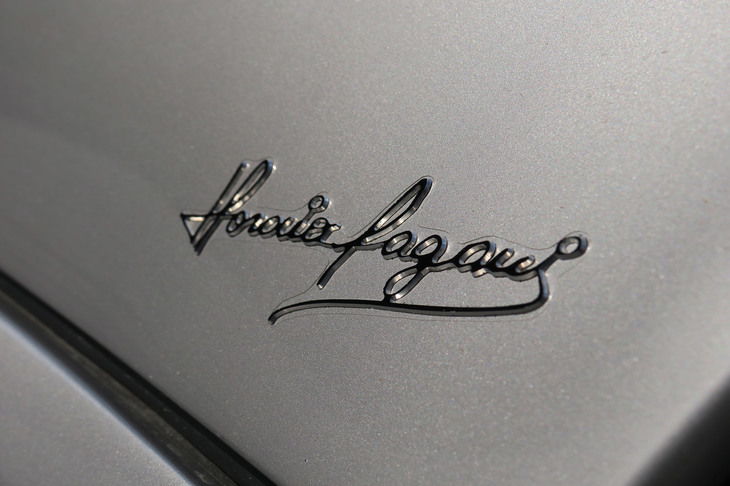 パガーニ・ウアイラ ロードスターBC（バッジ）