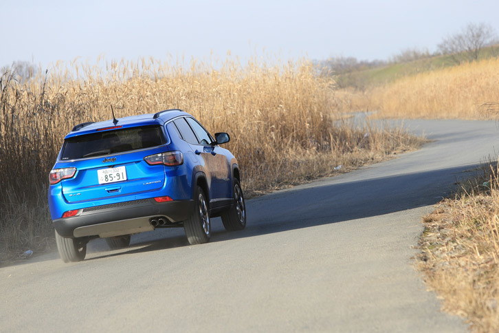 ボディーカラーはテスト車に採用されていた「ハイドロブルー」を含む全6色。中間グレード「ロンジチュード」では、ルーフをブラックで塗り分けたツートンカラーとなる（ボディーカラーがブラックの場合はモノトーン）。