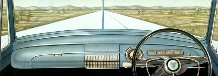 「クラウン」のインパネ。メーター類は丸型の速度計と横長の燃料／水温／油圧／電流計。コラムシフトの採用も目新しかった。フロントウィンドウは2分割式。