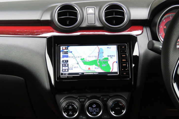 スズキ・スイフトスポーツ（センタークラスター）