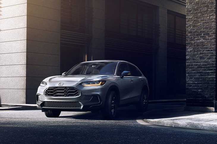 2022年4月に発表、同年7月に発売された北米向けの新型「HR-V」。日本では「ZR-V」として同年11月に導入がアナウンスされた。南米では日本における2代目「ヴェゼル」がブラジルで3代目HR-Vとして生産される。実にややこしい（笑）。