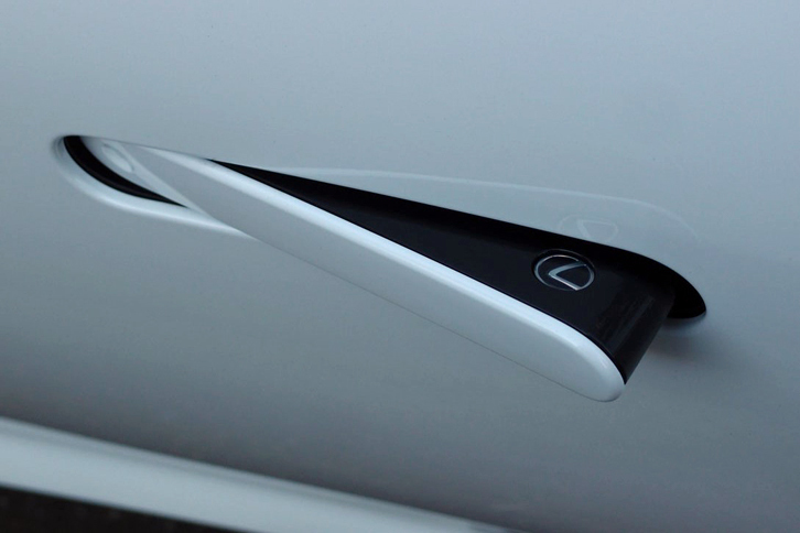 レクサスLC500h（ドアハンドル）