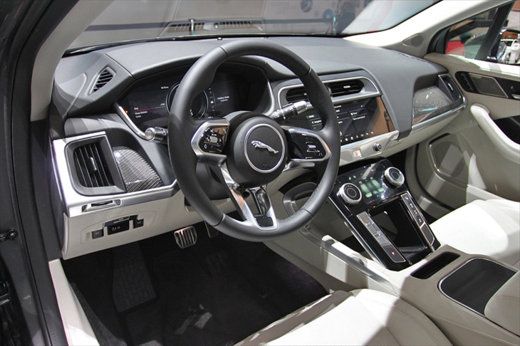 ジャガーIペース（インテリア）