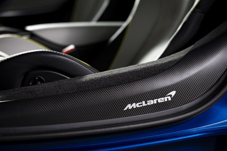「アルトゥーラ」は、カーボンモノコックタブとアルミ製のサブフレームを組み合わせた車台「マクラーレン・カーボン・ライトウェイト・アーキテクチャー」の初採用モデル。従来のコンポーネントよりも10％軽量化されている。