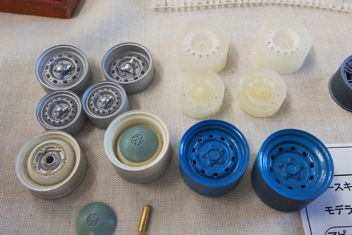 写真データを元に、3Dプリンターで作られたというホイール類。右上部にある乳白色のものが塗装前の状態。3Dプリンターの登場時からパーツ製作の可能性が期待されていたが、モデラーにとって、これは朗報だろう。