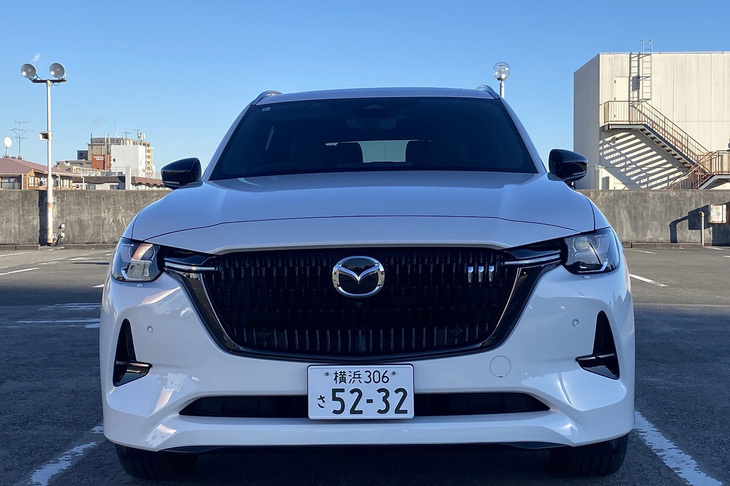 今回試乗した「CX-80 XDハイブリッド エクスクルーシブスポーツ」のボディーサイズは全長×全幅×全高＝4990×1890×1710mm、ホイールベースは3120mm。車重はCX-60よりも約170kg重くなっている。