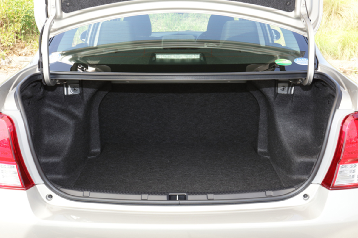 トヨタ カローラ アクシオ ハイブリッドg Ff Cvt 試乗記 見え隠れする王者の戦略 Webcg