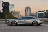 「S e-tron GT」には、20インチの「ポリッシュ仕上げマルチスポークSデザインアルミホイール」が標準で装備される。