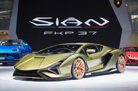 2019年9月にデビューした「シアン」（正式車名は「シアンFKP 37」）は、ランボルギーニ初となるハイブリッドのスーパーカー。その最高出力は、ランボルギーニの市販車として史上最高となる819PSに達した。