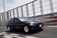 “エリート特急”で高速道路を流す。エリートだ！