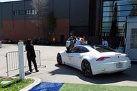 試乗へと出発する「カルマ・レヴェーロ」。レンタルやリース、カーシェア、それに類する新しいモビリティーサービスが普及すると、クルマを個人で所有し、運転を楽しむという文化は消えていくのではないだろうか。