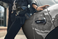 「MINI 3ドア／5ドア」に日本限定の特別仕様車「カムデンエディション」が登場の画像