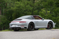 ルーフ部分のみが開閉する特殊なオープンボディーを持つ「ポルシェ911タルガ」。今回はその最上級モデルである「タルガ4 GTS」に試乗した。