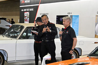 トークショーを展開した片山右京氏（写真右）と増岡 浩総監督（中央）。