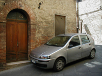 2代目の「フィアット・プント」。シエナ旧市街で2003年撮影。