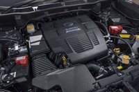 パワートレインは最高出力145PSの2リッター自然吸気エンジンに同13.6PSの駆動用モーターを組み合わせた「e-BOXER」。わずかながらEV走行も可能（任意ではできない）。