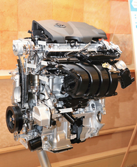 新型「カムリ」に搭載される、新開発の「ダイナミックフォースエンジン」。世界トップレベルの最大熱効率41％を誇る。