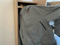 再生素材を使った防水コートは129ユーロ（約1万8000円）。