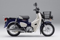 ビジネスユースを意識した「スーパーカブ110プロ」。大型のフロントバスケットが標準装備される。