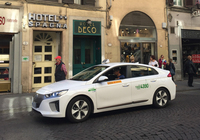 「ヒュンダイ・アイオニック」EV仕様車のタクシー。EV版はリーフ・キラーとなるか。