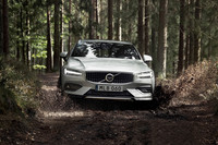 ボルボが新型「V60クロスカントリー」の予約受注を開始