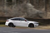 ニュルブルクリンク北コースへの挑戦はかなっていない新型だが、2022年4月に鈴鹿サーキットの国際レーシングコースでFF車最速のラップタイム2分23秒120を記録した。