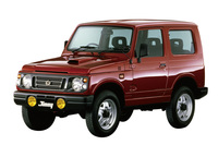 2代目の末期には、SOHCエンジンのJA12型とDOHCエンジンのJA22型が設定された。ともにサスペンションにはジムニー初のコイルスプリングを採用。……ご覧いただければ分かる通り、最初期のSJ30型とは全く別物といえるほどに進化を遂げていた。